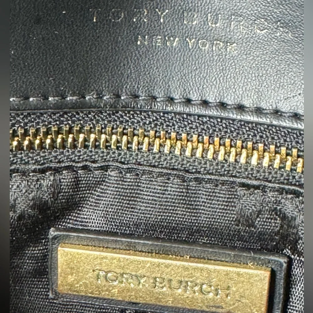 Tory Burch Willa in Volcanic Stone Black Quilted Chain Shoulder Bag.